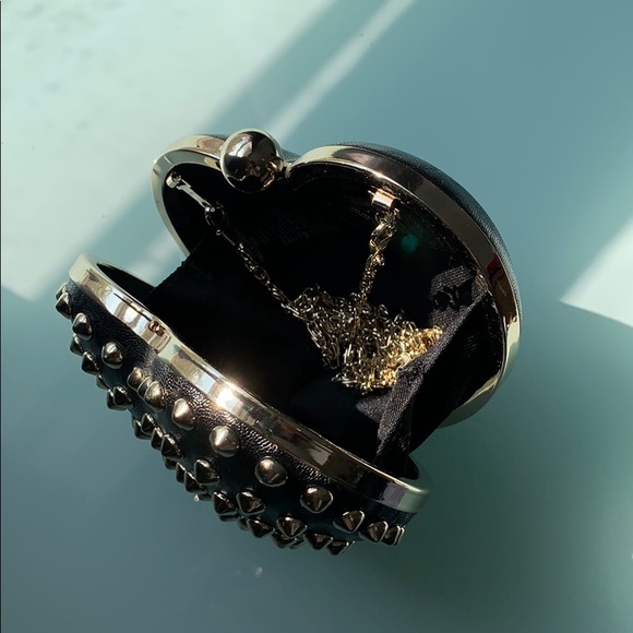 Forever21 black heart-shaped silver studded clutch - Picture 4 of 4